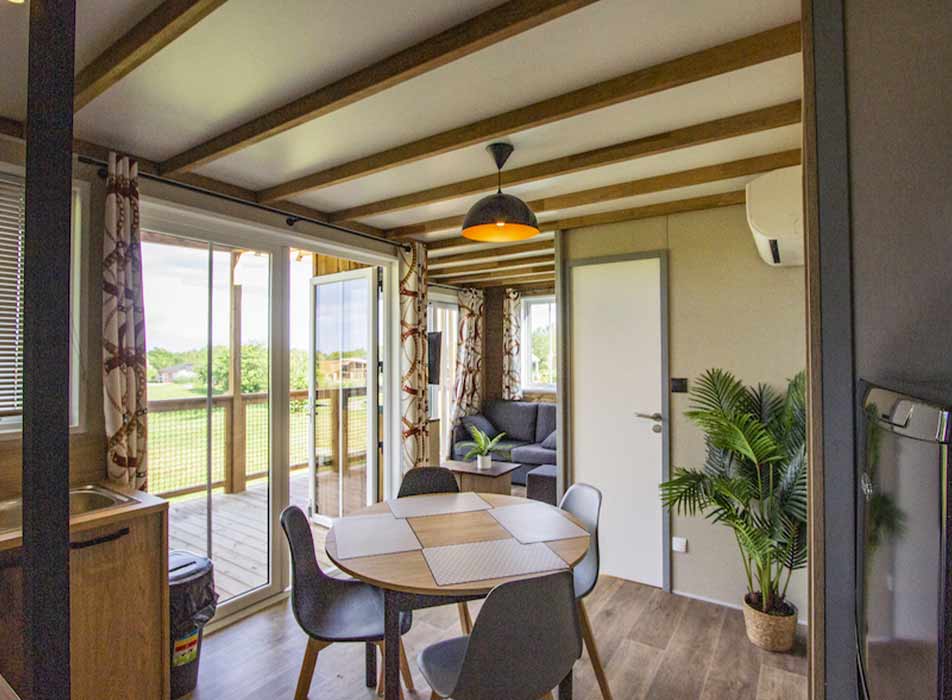 Intérieur du chalet dans le camping La Riviere à Luberon