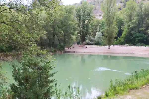 plan d'eau dans le Luberon